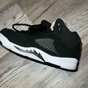 Black and white Jordan Oreo size 2Y
